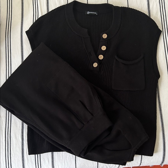 Lounge Set - Picture 4 of 4